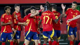 La selección de España felicita a Pedri por su gol contra Irlanda del Norte