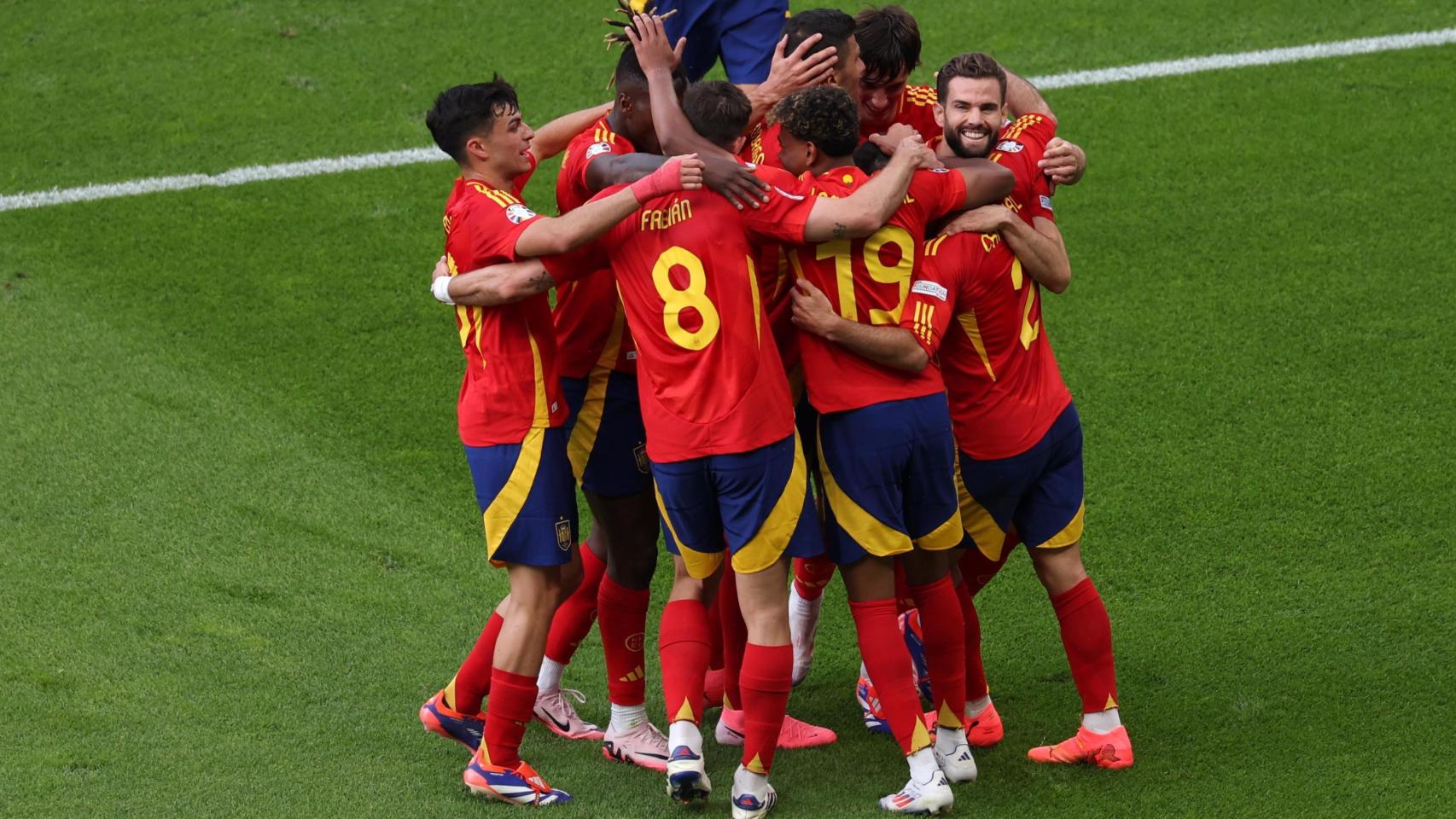 España celebra un gol en el partido contra Croacia