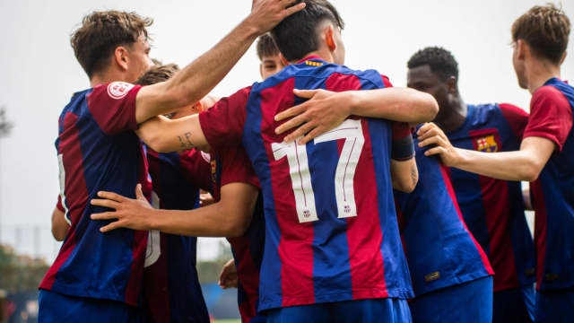 Los jugadores del Juvenil A del Barça celebran un gol contra el Sabadell