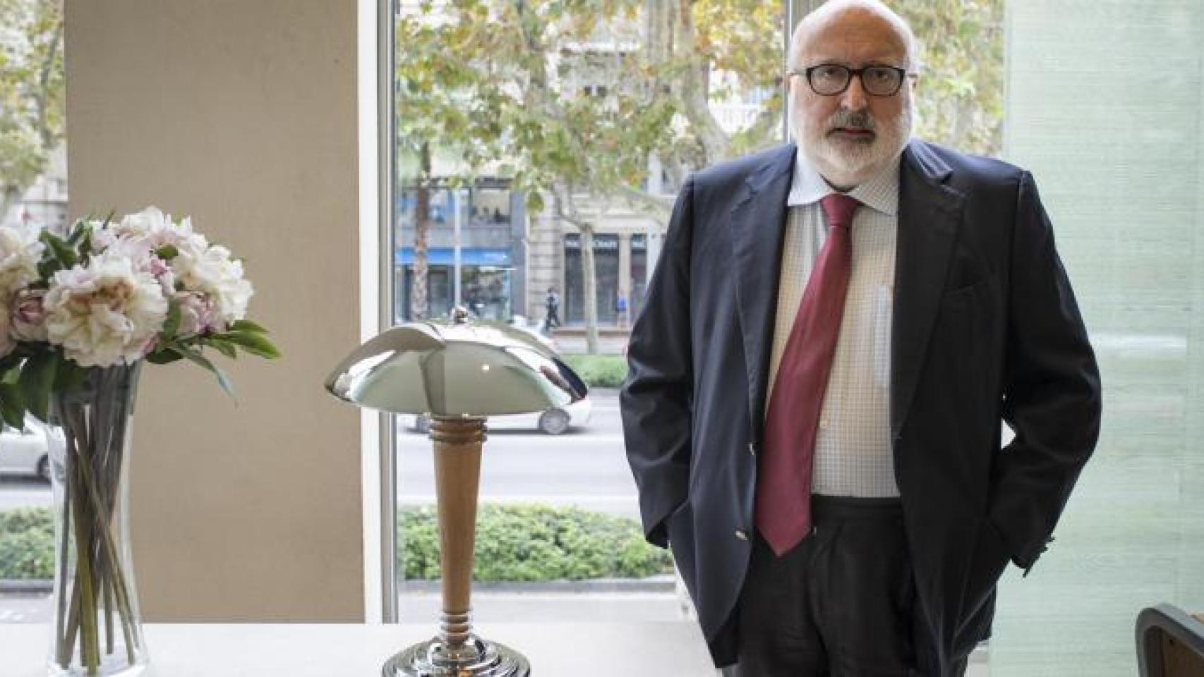 El regreso del 'hombre del abrigo' de Valentí Puig