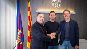 Jordi Ventura, Oscar Belis y Marc Vivés sellan la renovación del técnico del Barça B