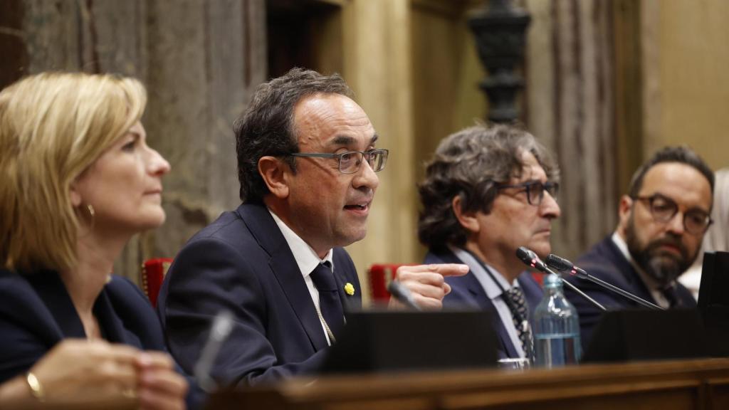 El nuevo presidente del Parlament, Josep Rull (c)