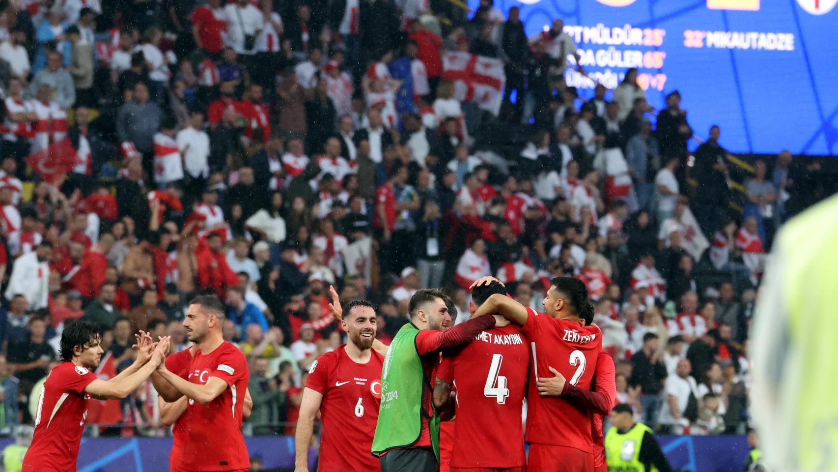 La selección de Turquía celebra su triunfo en la Eurocopa