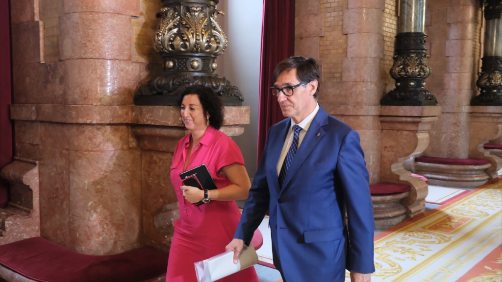 El presidente del Parlament, Josep Rull, se reúne con el candidato del PSC Salvador Illa en el marco de la ronda de contactos para la investidura