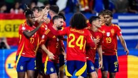 La selección española festeja el tanto de la victoria contra Italia