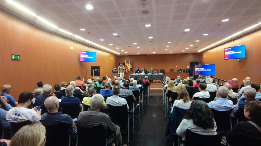 Reunión del Barça con los vecinos de Les Corts y el Ayuntamiento