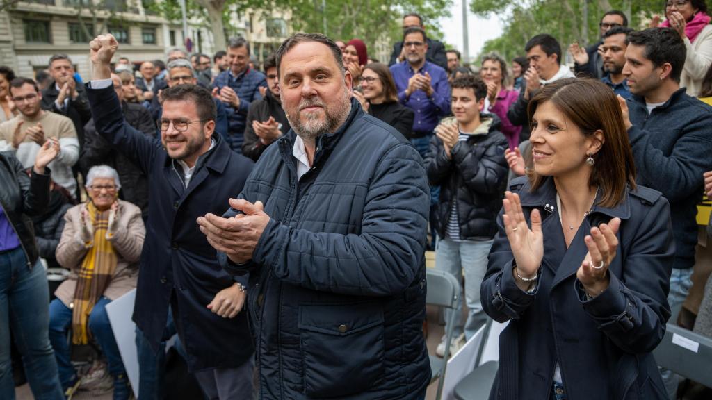 De izquierda a derecha: Pere Aragonès, president en funciones de la Generalitat; expresidente de ERC Oriol Junqueras y portavoz de ERC en Parlament, Marta Vilalta