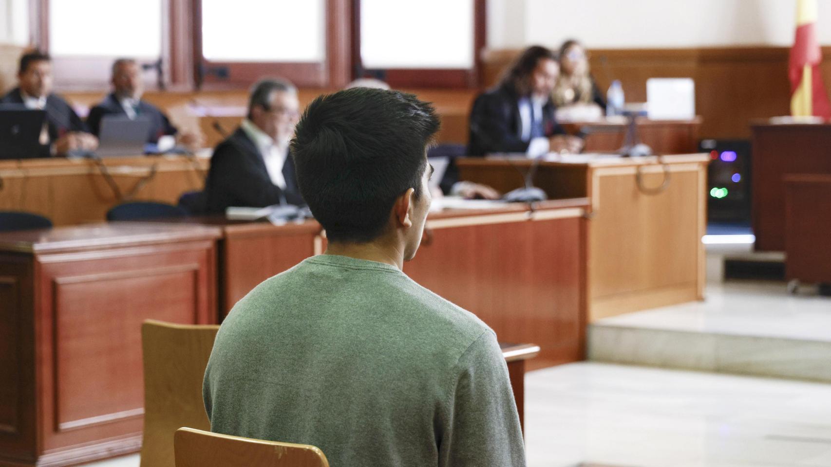 Brian Raimundo, el acusado de intento de asesinato y violación a una adolescente en Igualada, durante un juicio en la Audiencia de Barcelona, a 17 de junio de 2024, en Barcelona