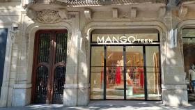 Escaparate de la nueva tienda Mango Teen en Paseo de Gràcia