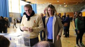 Alberto Mas, excandidato por el PP en Girona y ahora concejal, con la diputada Cayetana Álvarez