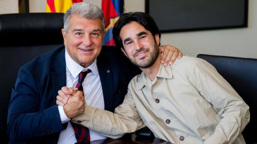 Joan Laporta, en la firma del contrato de Pere Romeu como nuevo entrenador del Barça Femenino