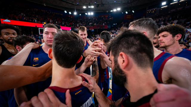 Los jugadores del Barça de basket hacen piña en un triunfo contra el Gran Canaria