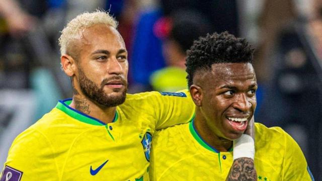 Neymar, junto a Vinicius, en un partido de la selección brasileña