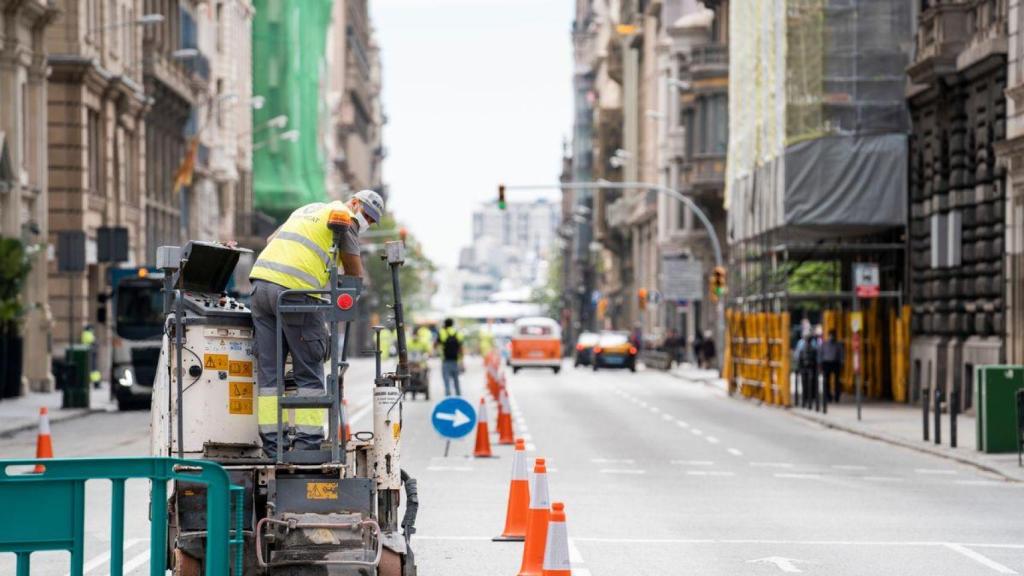 Un operario de las obras ejecutadas en la Vía Laietana de Barcelona