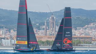 Dos embarcaciones de la 37 Copa América de vela de Barcelona