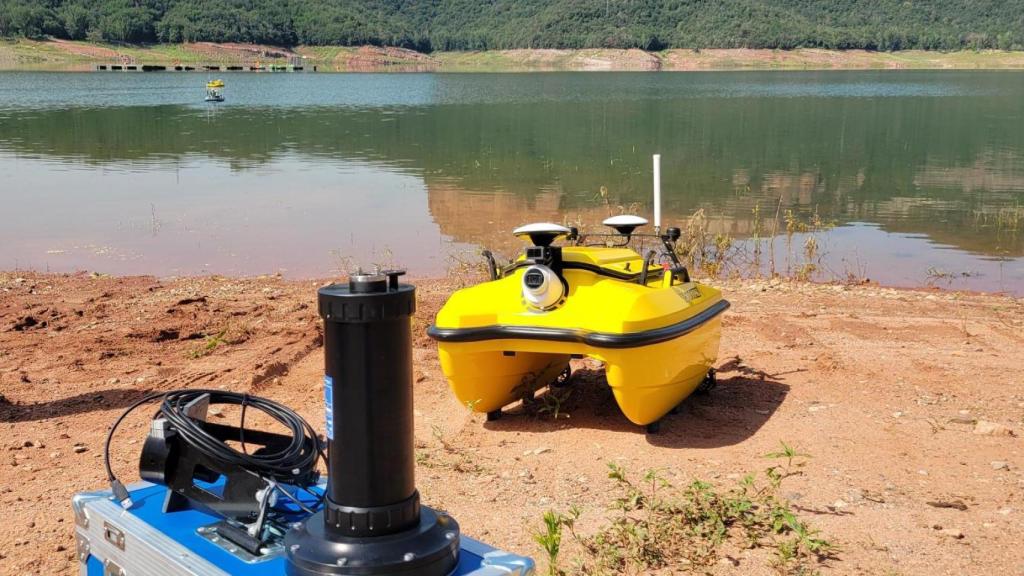 Una de las sondas acuáticas usadas para analizar la calidad del agua en el pantano de Sau (Vilanova de Sau)