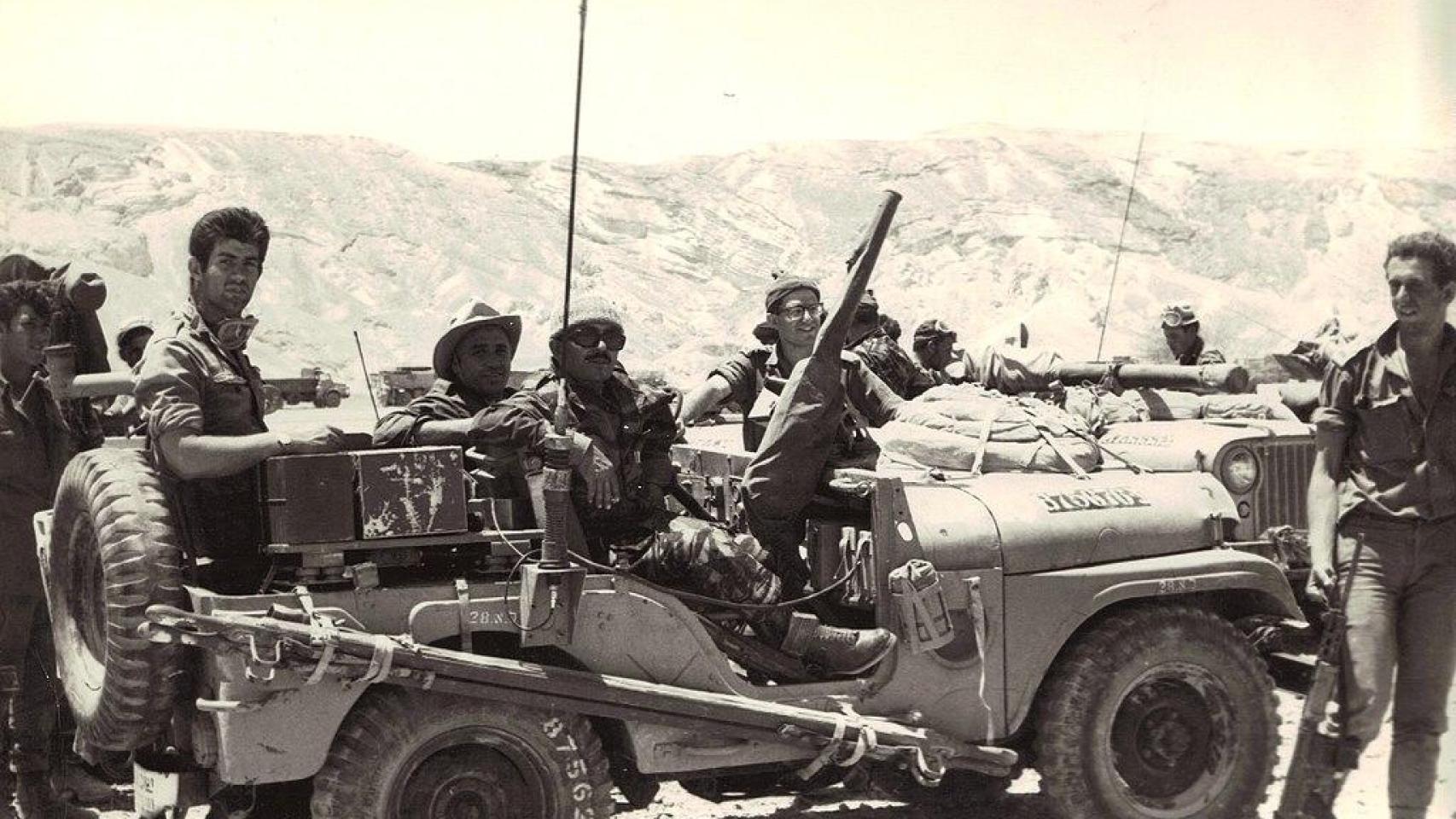 Soldados israelíes en la guerra de los siete días en 1967