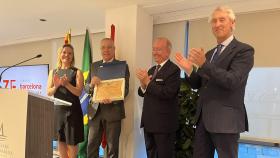 Pere Navarro recibe el premio entregado por la Cámara de Comercio Brasil-Cataluña