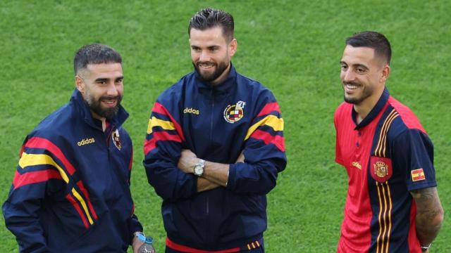 Carvajal, Nacho y Joselu, durante un entrenamiento con España