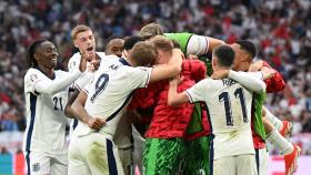 La selección de Inglaterra festeja el pase a cuartos de final de la Eurocopa
