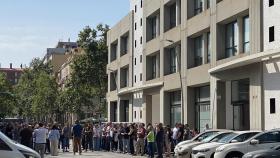 Un grupo de empleados se moviliza contra el ERE de Vodafone en Barcelona
