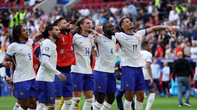 La selección de Francia festeja la victoria contra Bélgica en octavos de la Eurocopa