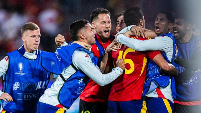 Los jugadores de la selección de España celebran la victoria ante Georgia