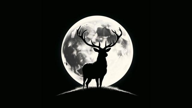 Imagen de un ciervo ante la luna en la noche