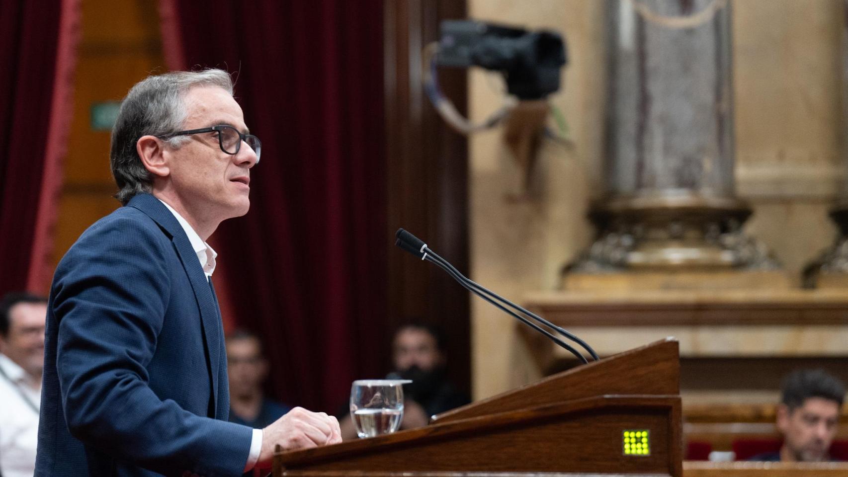 El presidente del ERC en el Parlament, Josep María Jové, interviene durante el pleno del Parlament