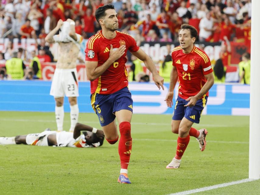 Mikel Merino celebra su gol a Alemania