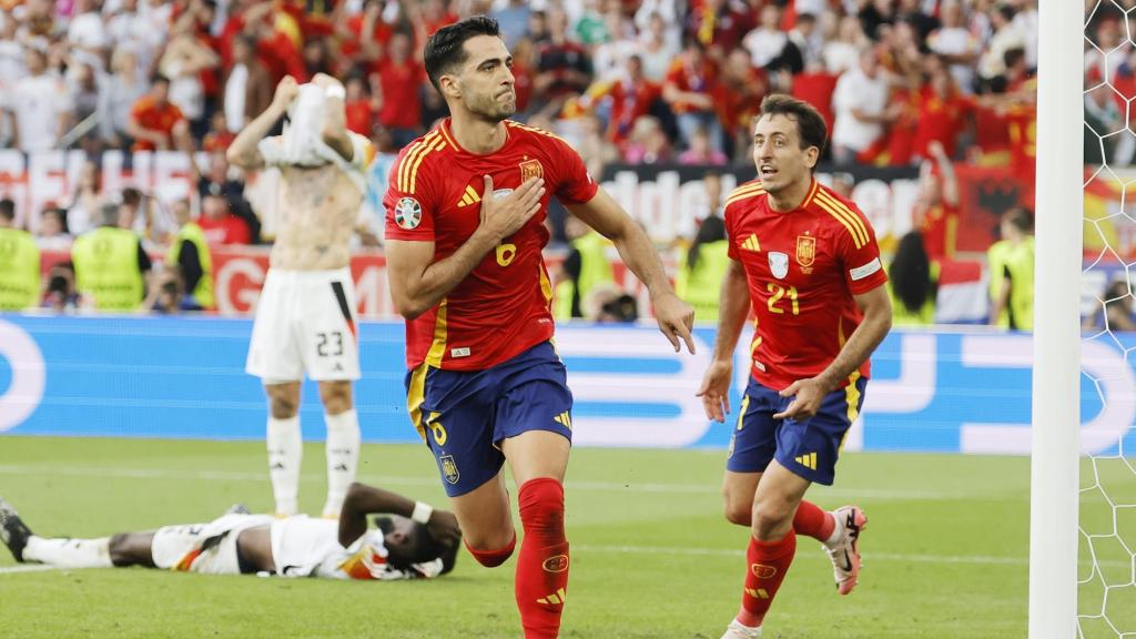 Mikel Merino celebra su gol a Alemania