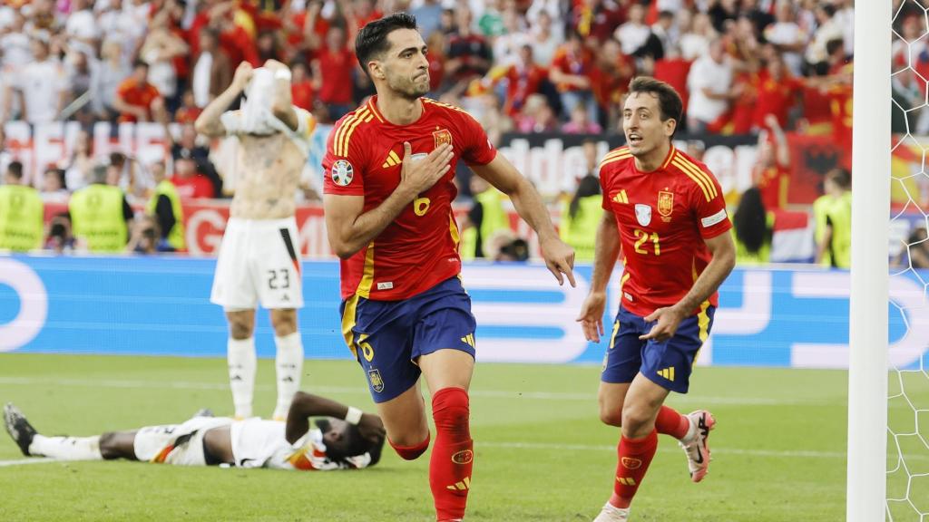 Mikel Merino celebra su gol a Alemania