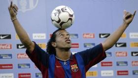 Ronaldinho, en su presentación como jugador del Barça