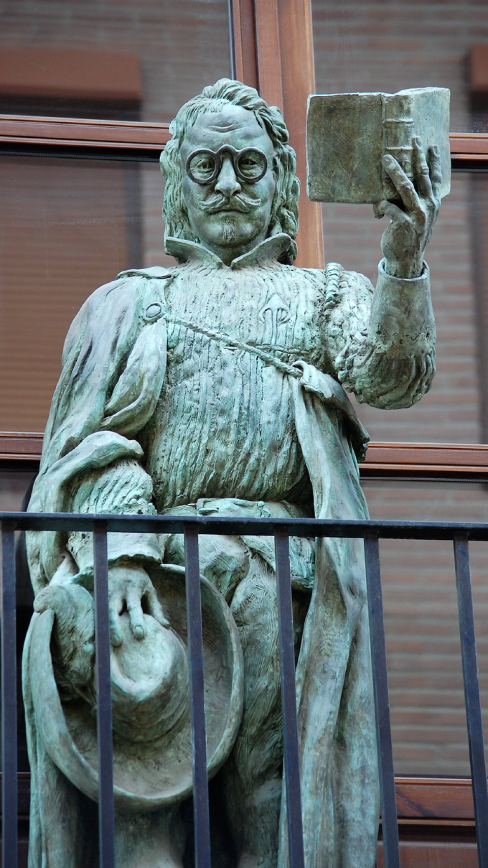 Estatua de Francisco de Quevedo en Alcalá de Henares