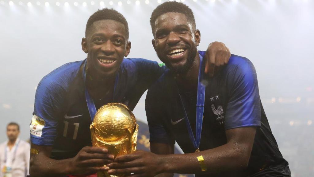 Ousmane Dembelé y Samuel Umtiti levantan la Copa del Mundo en 2018