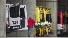 Ambulancias de TSC, filial de HTG, en el Hospital de Bellvitge
