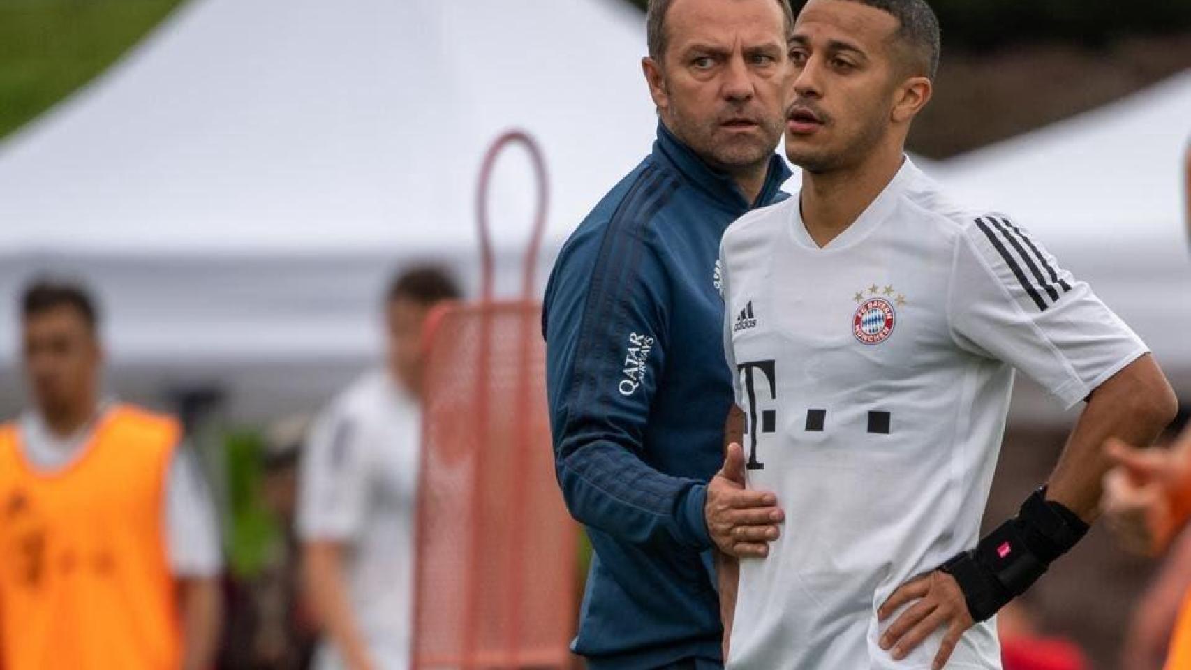 Thiago Alcántara con Hansi Flick en el Bayern