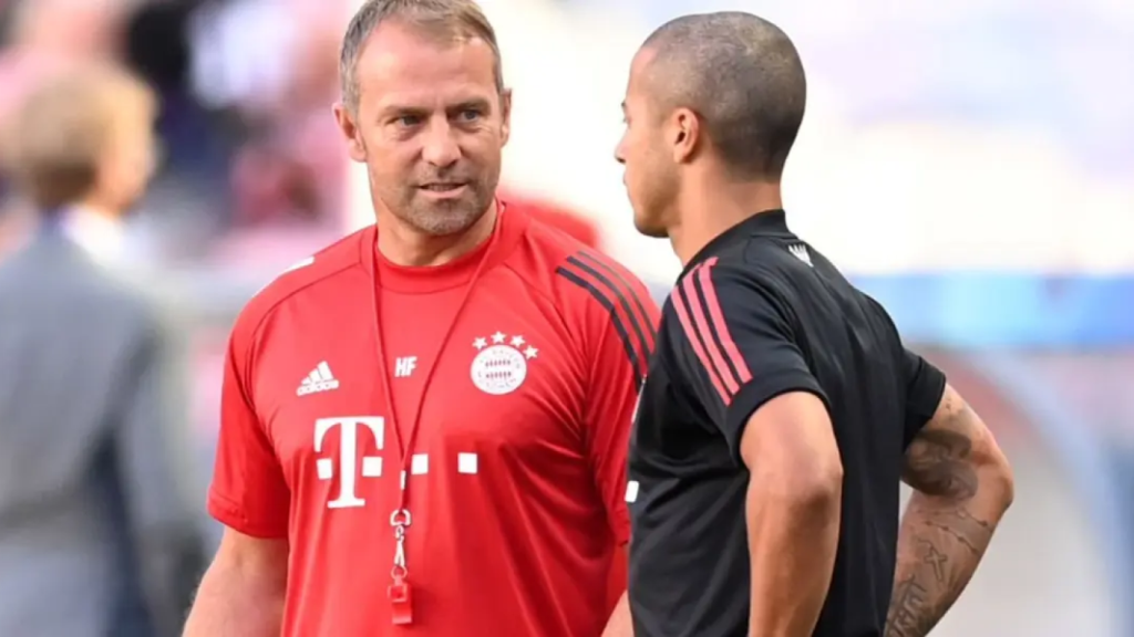 Hansi Flick y Thiago Alcántara en el Bayern de Múnich