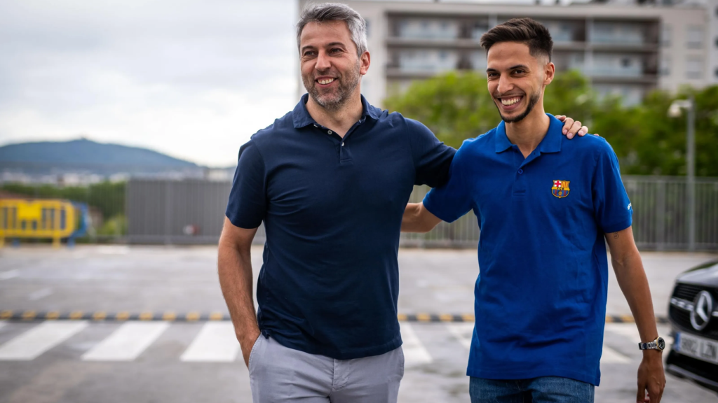 Jordi Torras junto a Khalid, nuevo fichaje del Barça de fútbol sala
