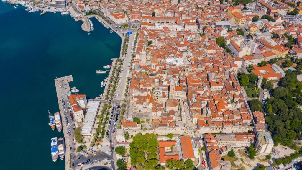 Vista aérea de la ciudad de Split y el Palacio de Diocleciano
