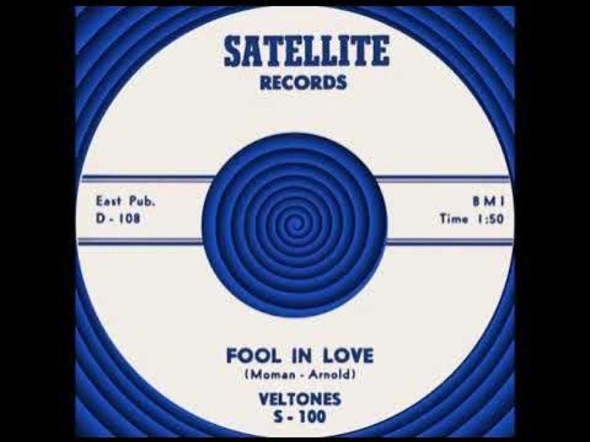 'Fool In Love' de The Veltones