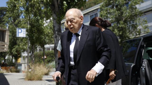 Jordi Pujol llega al velatorio de su mujer, Marta Ferrusola, en Barcelona