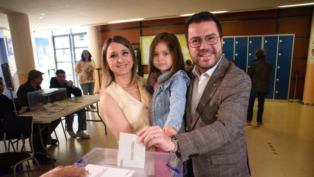 El presidente de la Generalitat y candidato de ERC vota el 12M