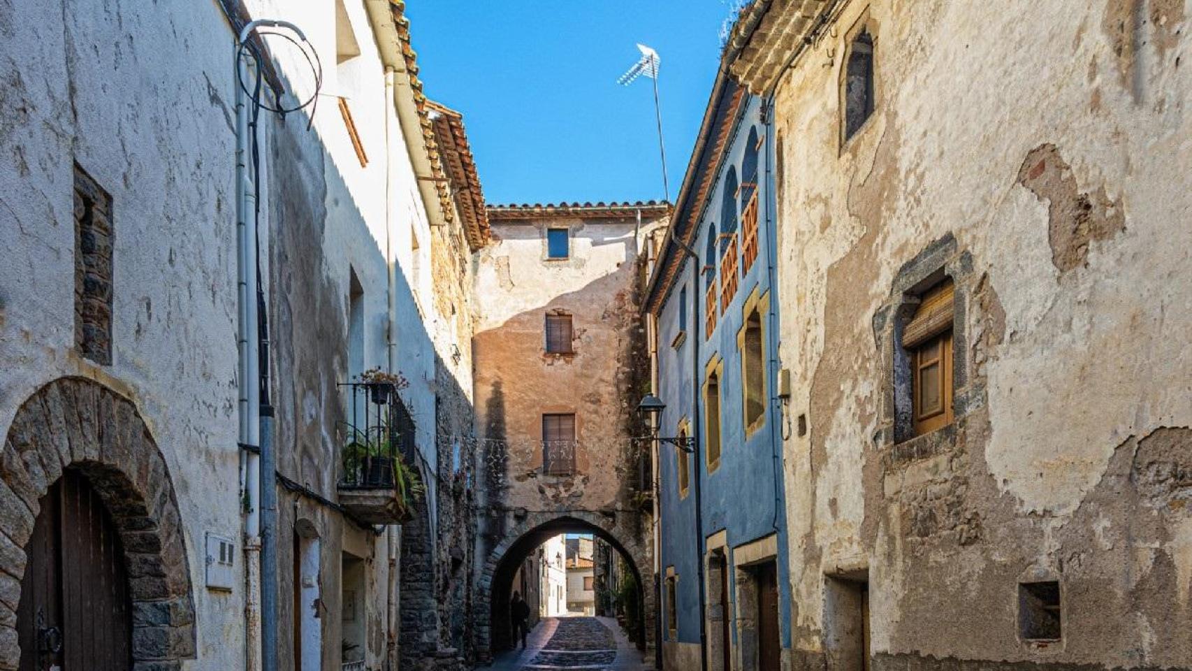 Una calle del pueblo más barato de Girona