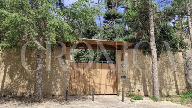 Acceso a la casa de Gerard Piqué en Pedralbes, en Barcelona