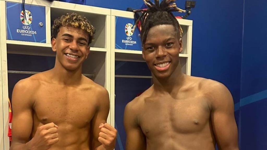 Nico Williams y Lamine Yamal celebran el pase a la final de la Eurocopa