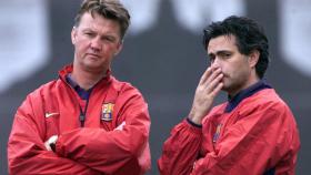 Louis van Gaal junto a José Mourinho en el Barça