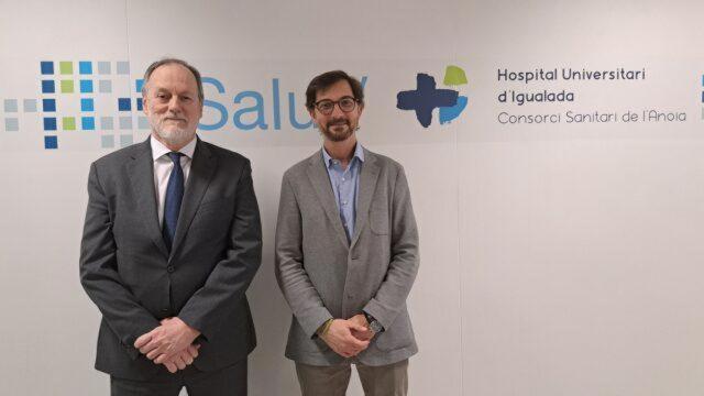 Ignasi Riera (d), gerente del Consorci Sanitari de l'Anoia con Enric Mangas, presidente