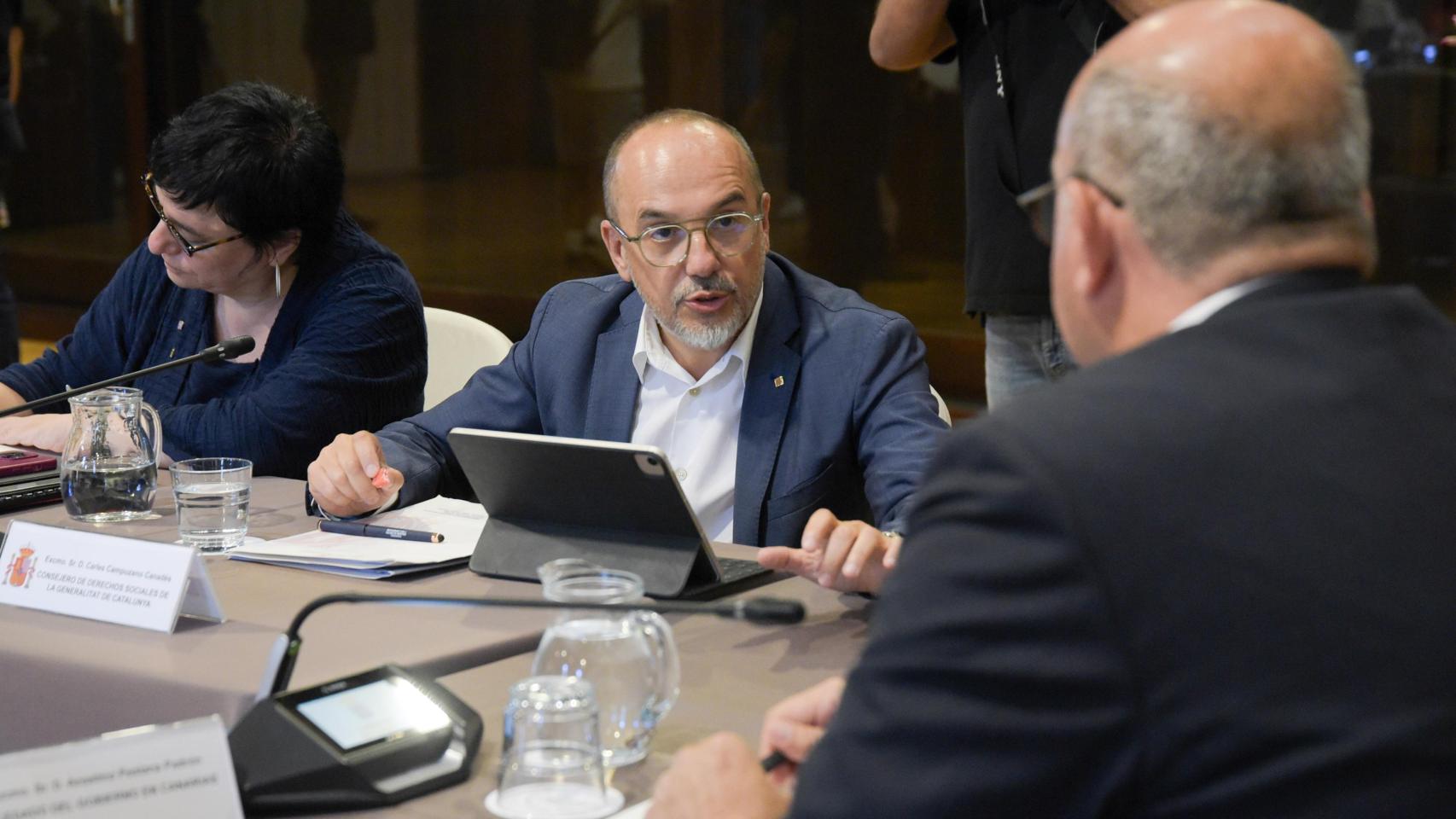 El conseller de Derechos Sociales de la Generalitat de Catalunya en funciones, Carles Campuzano (c), durante la reunión de la Conferencia Sectorial de Infancia y Adolescencia en Tenerife