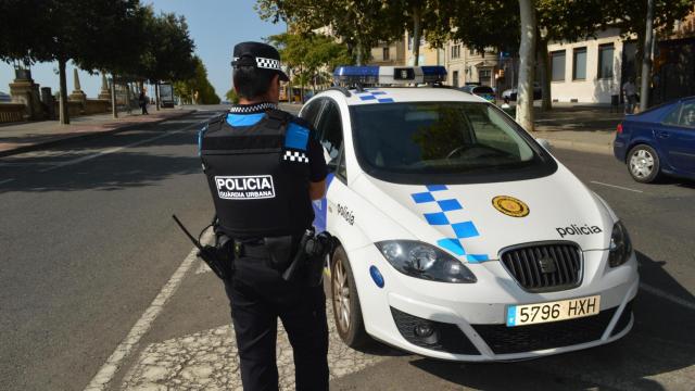 Un agente de la Guàrdia Urbana de Lleida